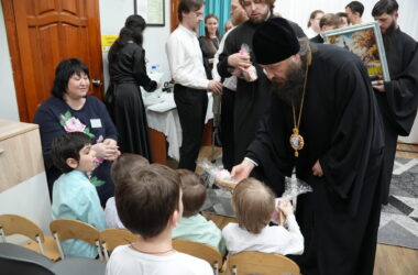 «Плыви к свету!» — митрополит Феодор посетил Красноармейский социально-реабилитационный центр