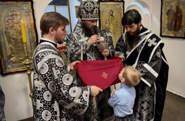 Митрополит Феодор совершил Литургию Преждеосвященных Даров в храме Воздвижения Креста Господня