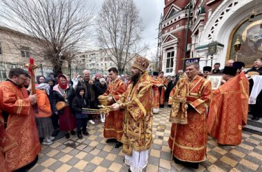 В Светлый вторник в храме Казанской иконы Божией Матери совершено архиерейское богослужение