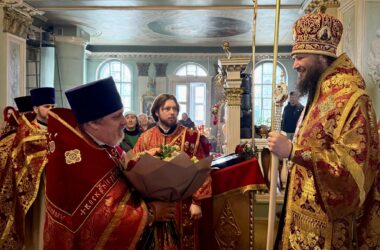 В храме преподобного Никиты Мидикийского совершено архиерейское богослужение