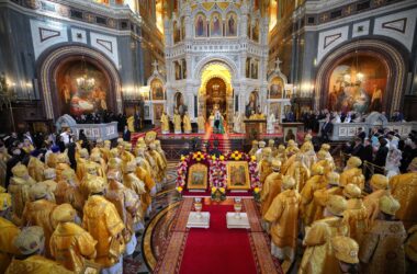 Митрополит Феодор сослужил Святейшему Патриарху Кирилла в день его тезоименитства