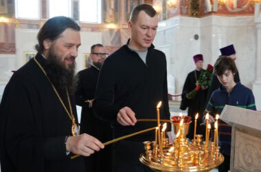 Министр спорта РФ Михаил Дегтярёв побывал в Александро-Невском соборе
