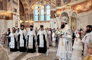 Митрополит Феодор совершил Всенощное бдение в канун праздника Вознесения Господня