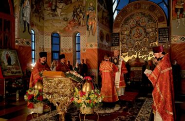 Молитвой на ночной Божественной литургии встретили в Волгограде День Великой Победы