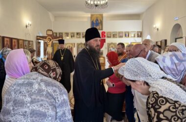 Митрополит Феодор совершил Божественную литургию в храме святителя Игнатия (Брянчанинова)