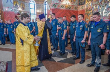 Волгоградские пожарные молились Господу о даровании помощи в их важном служении