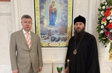 Дмитрий Сафонов посетил Александро-Невский кафедральный собор