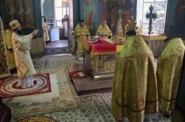 Митрополит Феодор совершил Литургию в Казанском храме