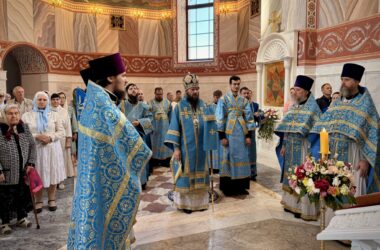 Митрополит Феодор возглавил Литургию в главном храме Волгограда
